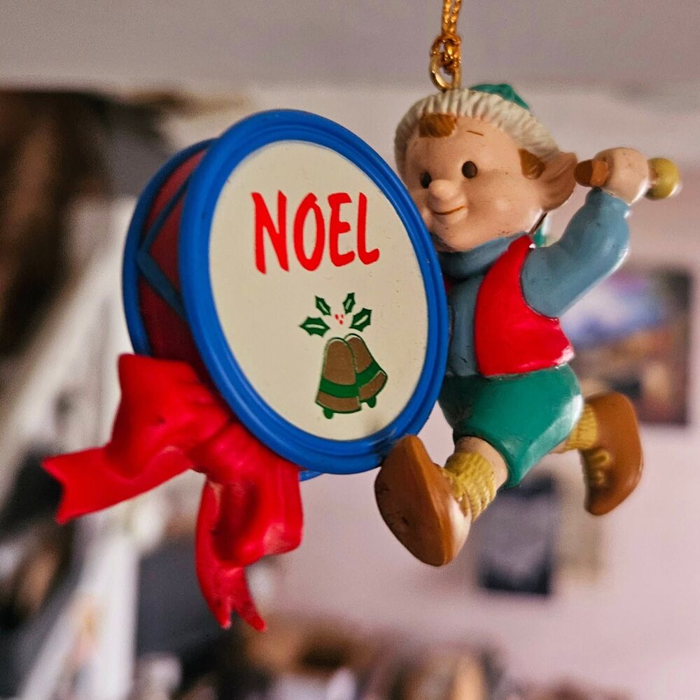 VINTAGE -TRIM A HOME- ELF BEATING NOEL DRUM TREE CHARM ORNAMENT
